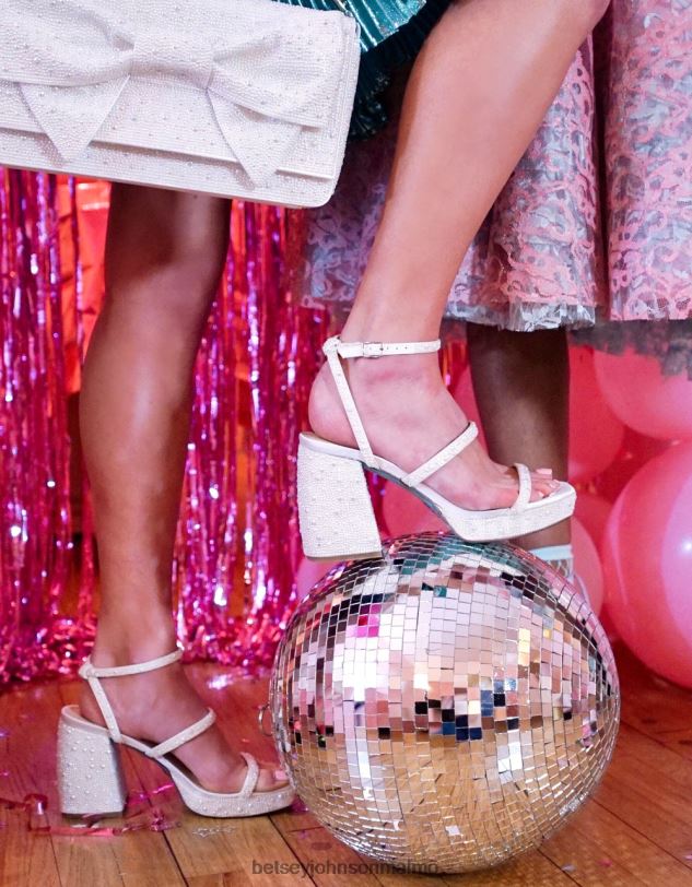 se Betsey Johnson kvinnor denni elfenben skor 0V8BT69