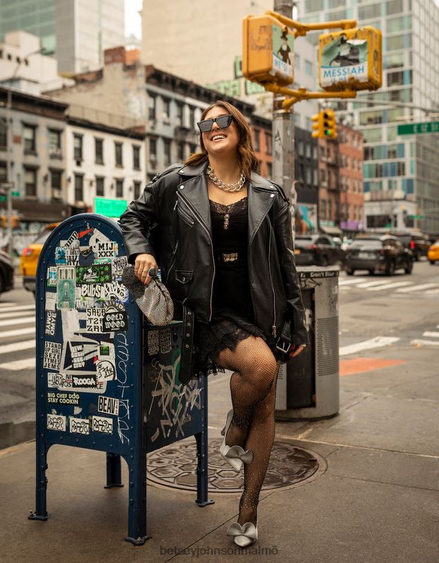 se Betsey Johnson kvinnor ädla silver skor 0V8BT26