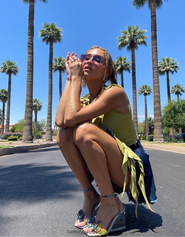 se Betsey Johnson kvinnor kynlee blå multi skor 0V8BT34