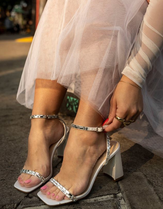 se Betsey Johnson kvinnor scott elfenben skor 0V8BT147