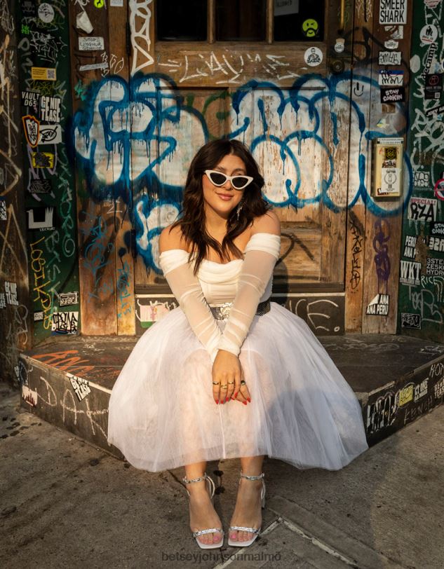 se Betsey Johnson kvinnor scott elfenben skor 0V8BT147