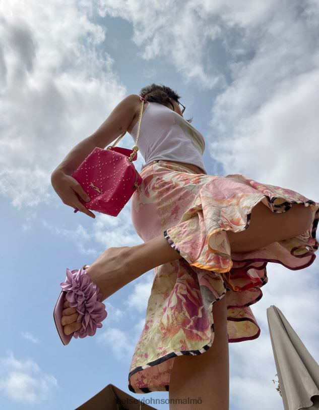 se Betsey Johnson kvinnor kimi lila skor 0V8BT149