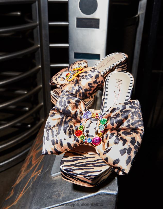 se Betsey Johnson kvinnor possie leopard multi skor 0V8BT5