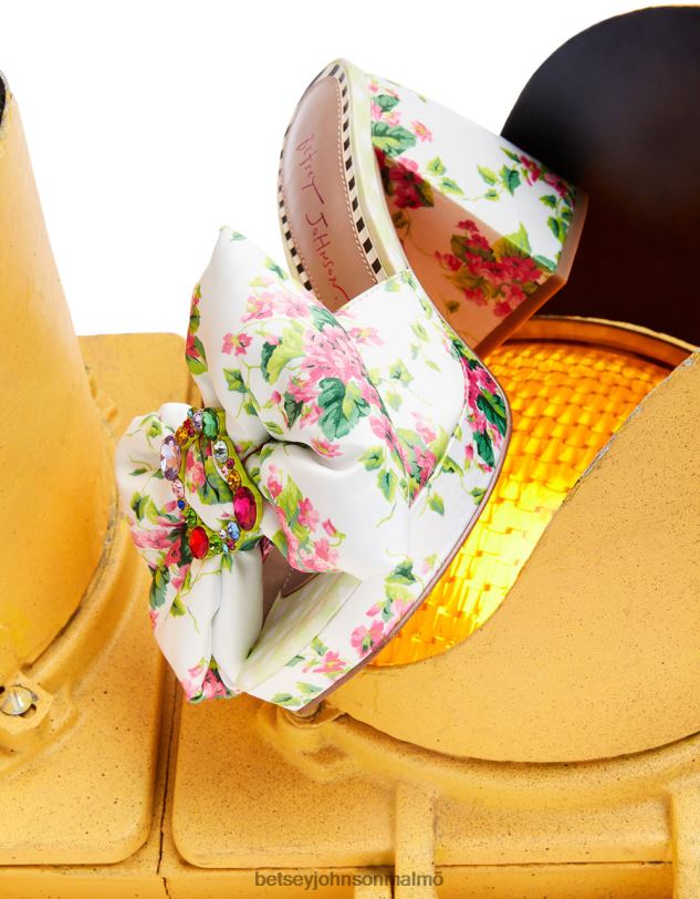 se Betsey Johnson kvinnor possie vit multi skor 0V8BT8