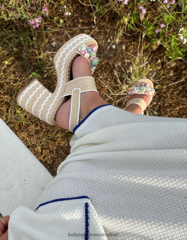 se Betsey Johnson kvinnor shellie naturlig multi skor 0V8BT67