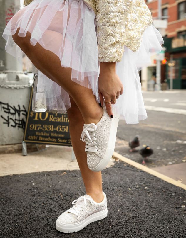 se Betsey Johnson kvinnor sidny elfenben skor 0V8BT3