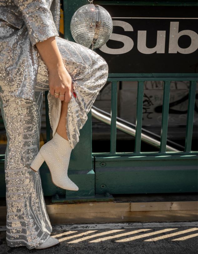 se Betsey Johnson kvinnor cady elfenben skor 0V8BT48