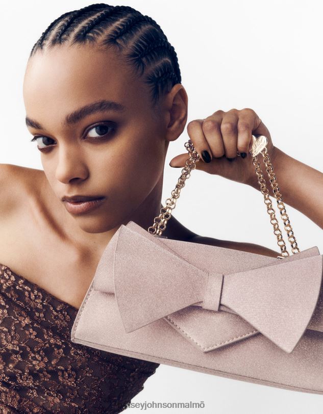 se Betsey Johnson kvinnor kantig rosett sufflettväska champagne Tillbehör 0V8BT249