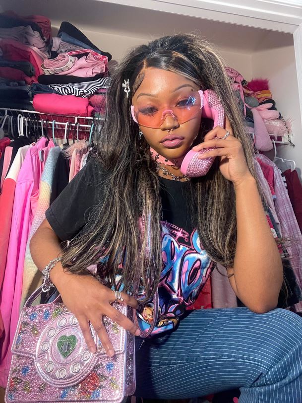 se Betsey Johnson kvinnor kitsch ge mig en ringtelefonväska rosa Tillbehör 0V8BT208