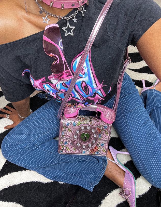 se Betsey Johnson kvinnor kitsch ge mig en ringtelefonväska rosa Tillbehör 0V8BT208