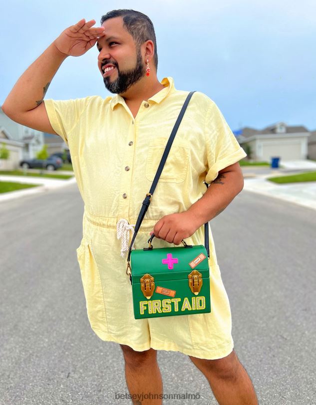 se Betsey Johnson kvinnor kitsch spelar läkare crossbody grön Tillbehör 0V8BT204