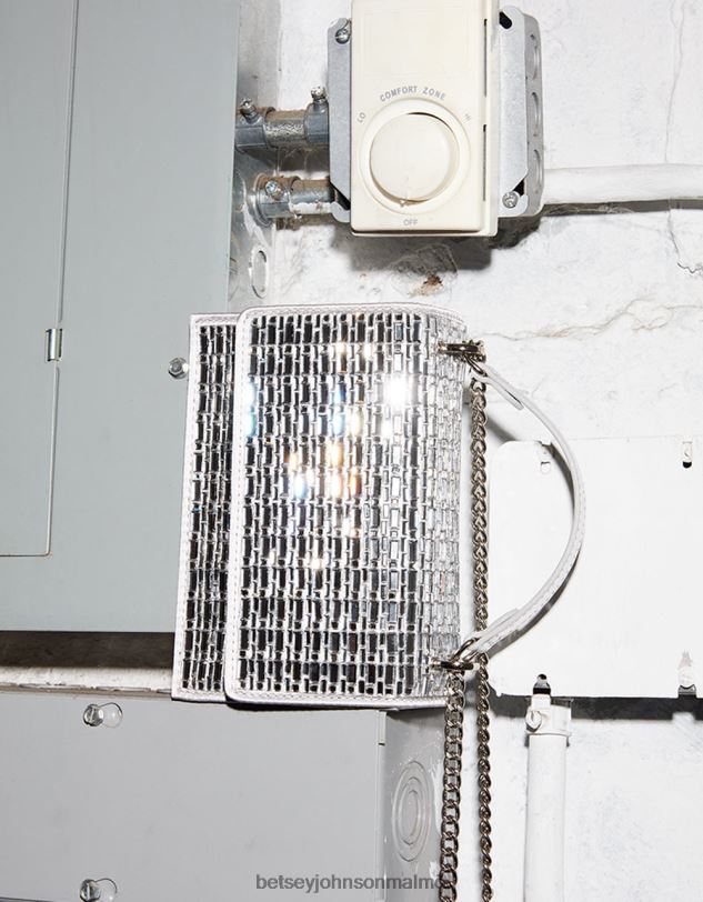 se Betsey Johnson kvinnor shine på cabriolet väska elfenben Tillbehör 0V8BT242