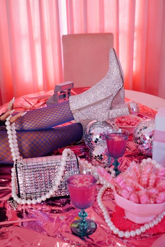 se Betsey Johnson kvinnor shine på cabriolet väska svart Tillbehör 0V8BT256