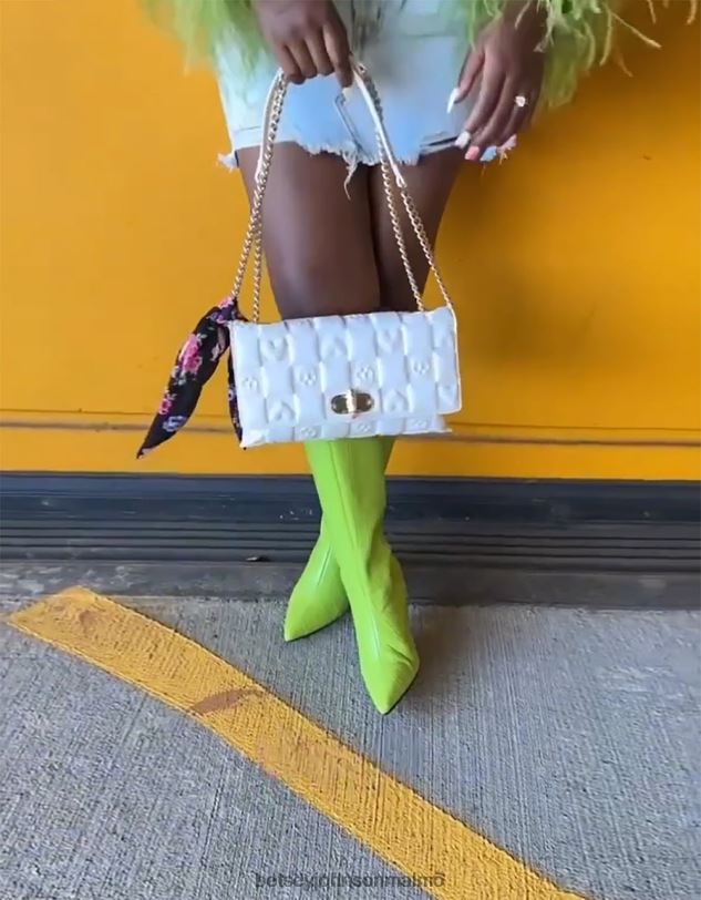 se Betsey Johnson kvinnor skull n hearts flikväska vit Tillbehör 0V8BT228