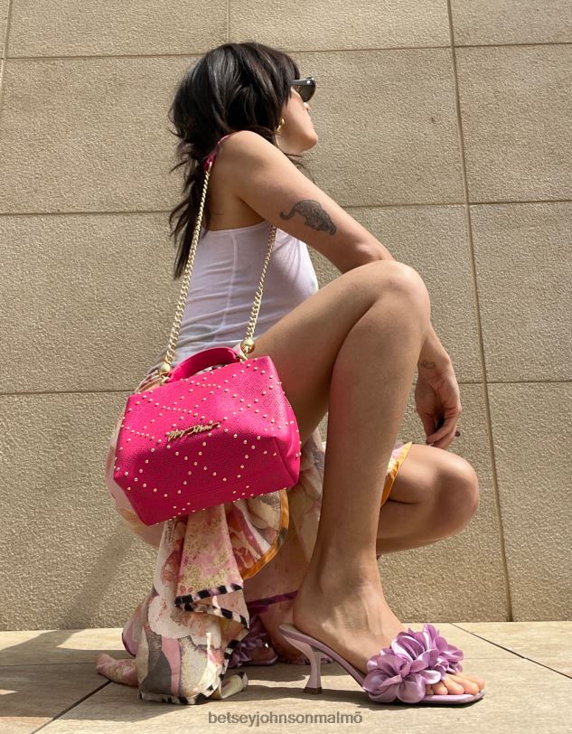 se Betsey Johnson kvinnor status skalle crossbody rosa Tillbehör 0V8BT240