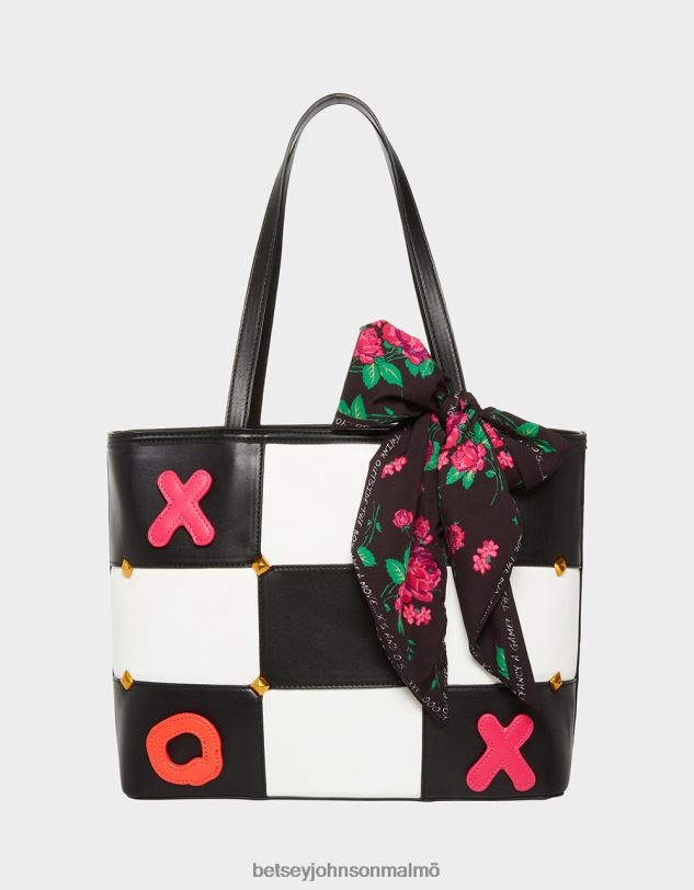 se Betsey Johnson kvinnor tic tac tote (med spelpjäser) svart vit Tillbehör 0V8BT229