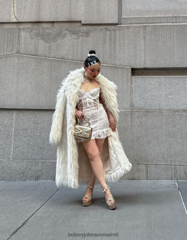 se Betsey Johnson kvinnor x markerar den övre handtagsväskan guld Tillbehör 0V8BT250