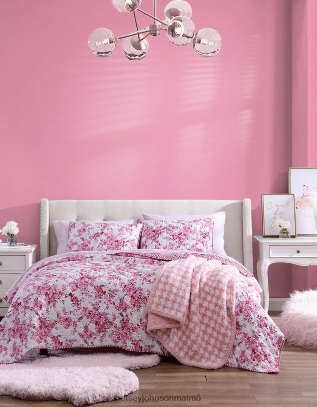 se Betsey Johnson unisex- blommig vingård kung quilt skenuppsättning rosa Tillbehör 0V8BT416