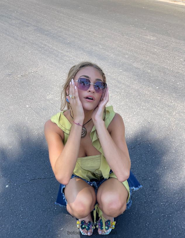 se Betsey Johnson kvinnor på kanten solglasögon rosa Tillbehör 0V8BT370